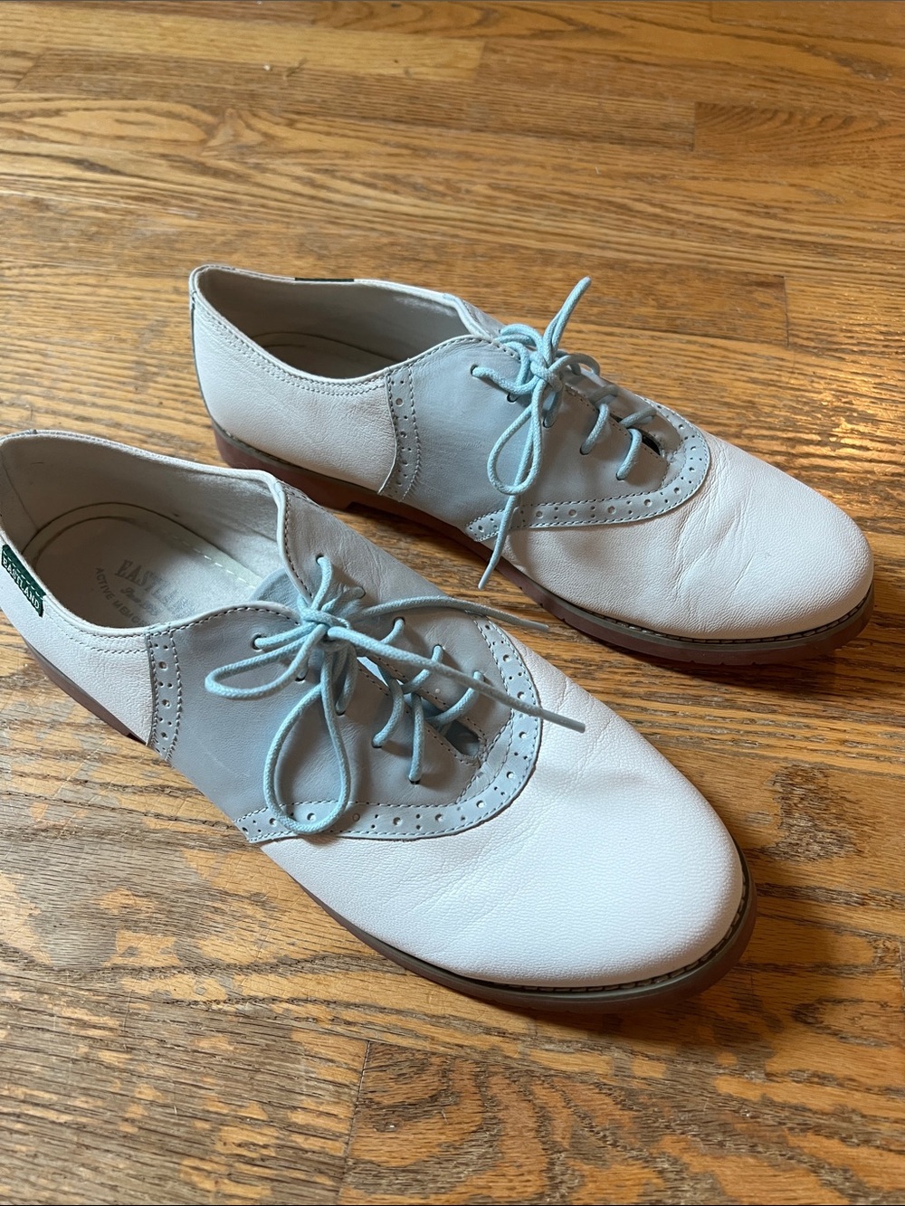 Eastland Two-Tone Leather Oxfords in White and Light Blue women’s size 11 Sadie